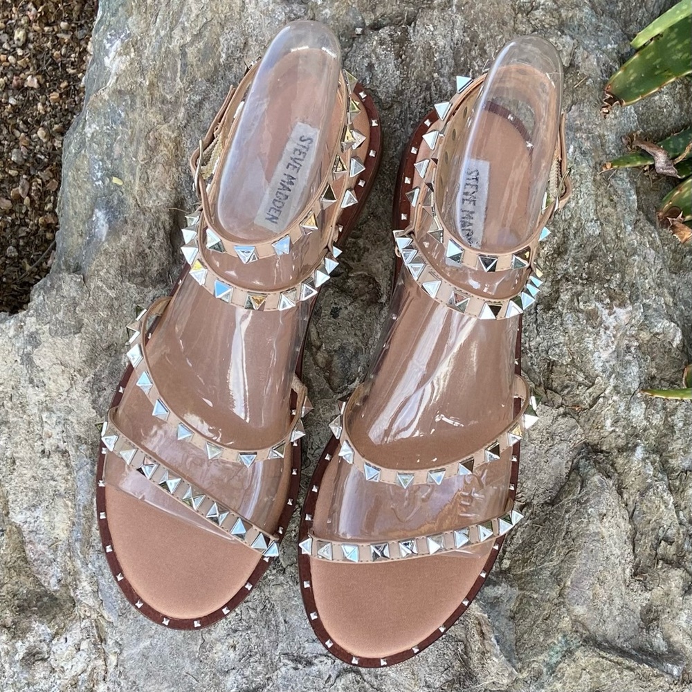 Steve Madden || Travel Sandal Studded Tan + Silver - Picture 5 of 11